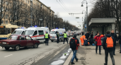 Несколько скорых съехались к «Технологическому»: машина протаранила остановку