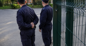 В Челябинске задержали троих после стрельбы из пневматики по окнам дома