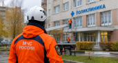 Филиал поликлиники №4 в Липецке закрыли из-за обломков дрона на крыше