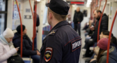 Записи с камер опровергли историю об уколе шприцем девушки в московском метро